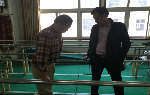 張海迪:郝趁義你穿假肢跟正常人一樣(圖2) 張海迪:郝趁義你穿假肢跟正常人一樣(圖2)